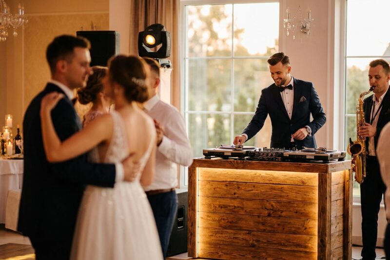 Najlepszy DJ na wesele Siedlce 2026 - Ranking polecanych wodzirejów